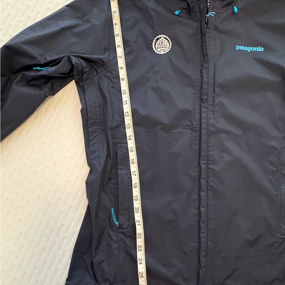 The Patagonia Torrentshell Full Zip H2NO Ladies Large Rain/Wind jacket - Picture 6 of 8